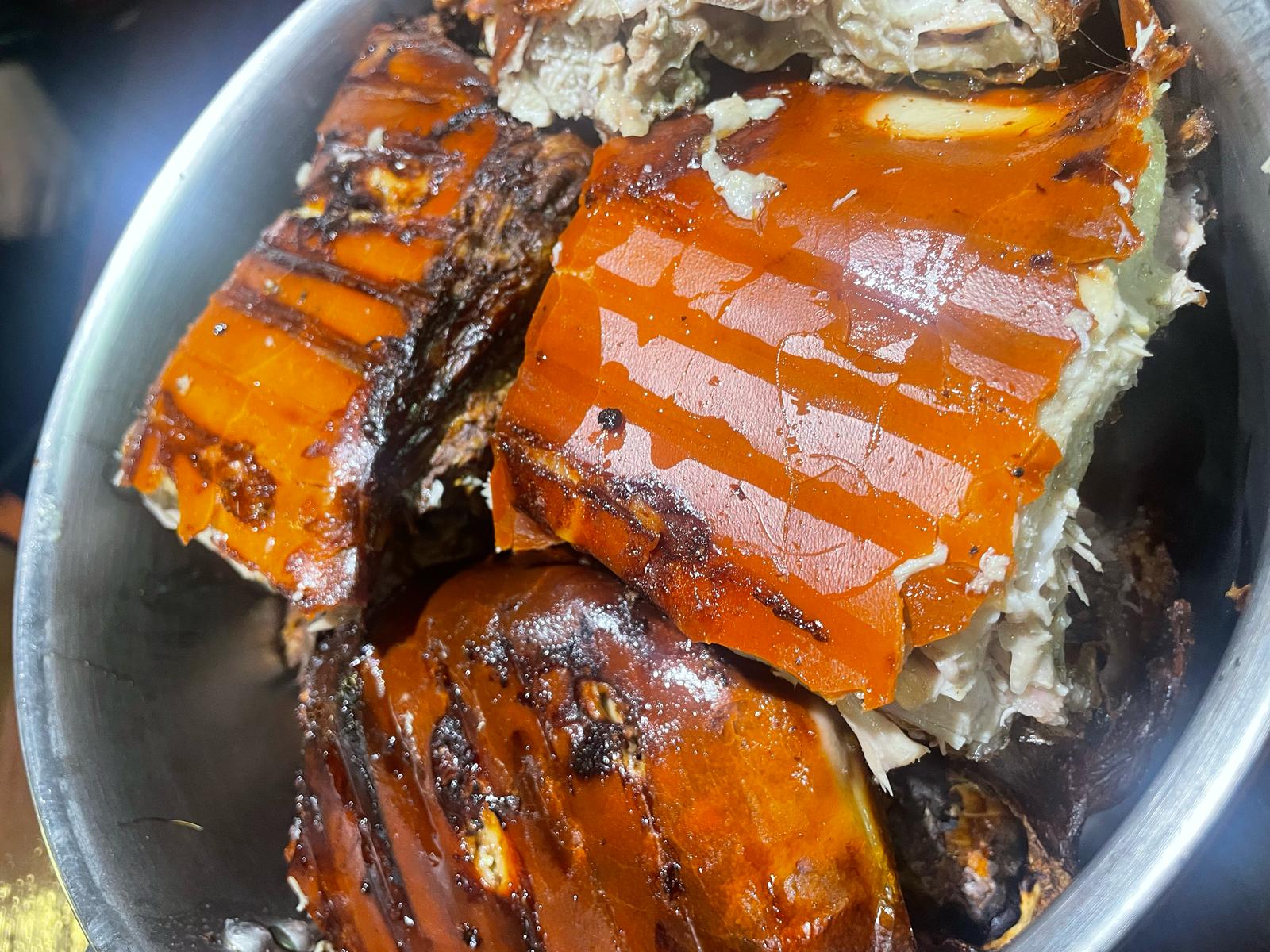 lechon asado recien hecho